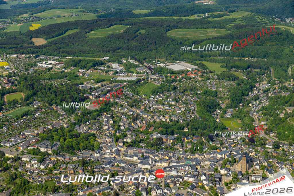 Das Luftbild der Stadt Schneeberg wurde 2022 vom Flugzeug heraus erstellt (keine Drohnen-Aufnahmen) Aufnahmehöhe ca.450 Meter- hohe Bildauflösung und Druck-Qualität. Garantiert!