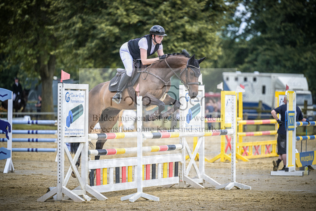 DOS_4170 | Entdecke hochwertige Reitturnierfotos von Foto Oger. Professionell, emotional und authentisch – jetzt Lieblingsmomente im Shop bestellen.Deutschlandweite Turnierfotografie. - Realisiert mit Pictrs.com