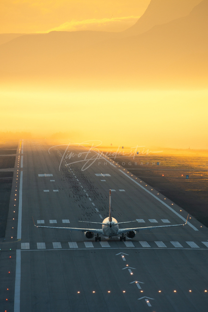 157 | Buy high-quality aviation and travel photography prints by professional photographer Timo Breidenstein. Authentic images, professionally printed, worldwide shipping. - Realisiert mit Pictrs.com