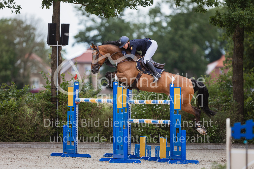 240614_Lemwerder_S1-Springen-516 | Deine schönsten Turniermomente als professionelle Fotos! Entdecke hochwertige Pferdesport-Fotografie im Online-Shop. Jetzt Fotos finden & bestellen!