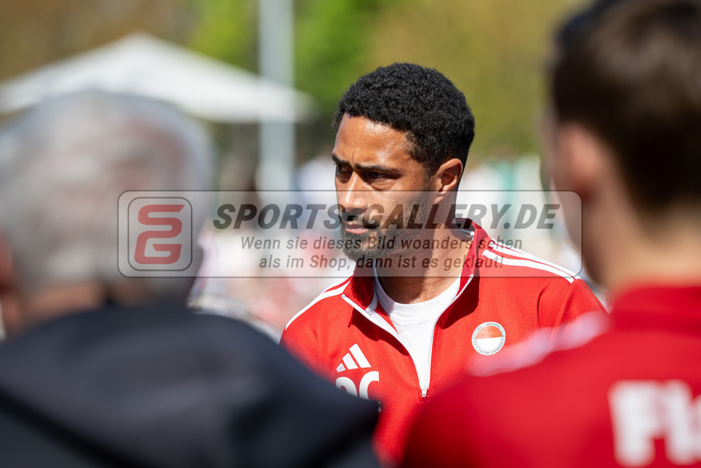 SFE_20250412_0068 | Köln, Deutschland, 12.04.2025:  Hockey 1. Bundesliga Herren Rot-Weiss Köln - Harvestehuder THC im KTHC Stadion Rot-Weiss Köln Tennis and Hockey Club am 12.04.2025 in Köln, Deutschland. (Foto von Stephan Fehrmann)Köln, Germany, 12.04.2025: Hockey 1. Bundesliga Herren Rot-Weiss Köln - Harvestehuder THC in KTHC Stadion Rot-Weiss Köln Tennis and Hockey Club at 12.04.2025 in Köln, Deutschland. (Foto from Stephan Fehrmann)