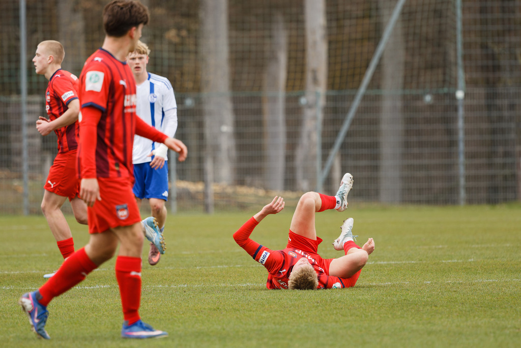 20260412-FCHS04_046 | 1.FC Heidenheim 1846 vs. FC Schalke 04, Fußball, U19, A-Junioren, NWL, U19-DFB-Nachwusliga, 2025/2026, 8. Spieltag, 12.04.2026 in Heidenheim, Walter-Birkhold-Jugendstadion (Foto: Michael Bulling) - Realisiert mit Pictrs.com