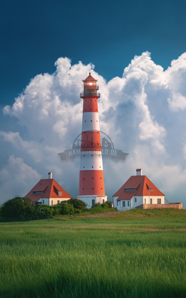 Leuchtturm amazing clouds | Exklusive Hamburg collagen, tolle Segelbilder und viele weitere tolle Motive auf Leinwand, Poster, Alu-Dibond, u.v.m. findet Ihr bei uns auf hamburgbild.de. Findet Euer Wandbild für Euer Zuhause, Büro oder die  Praxis…. - Realisiert mit Pictrs.com