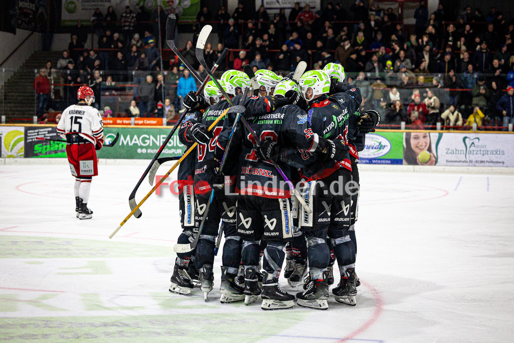 Peißenberg MINERS gegen EHC Klostersee | Eishockey Bayernliga 2025/26 Vorrunde 12. Spieltag, Peißenberg MINERS gegen EHC Klostersee, 20251116,Jubel,2025-11-16 in Peißenberg (flatbuy Arena Peißenberg), Copyright: WolfgangxLindner www.foto-lindner.de
