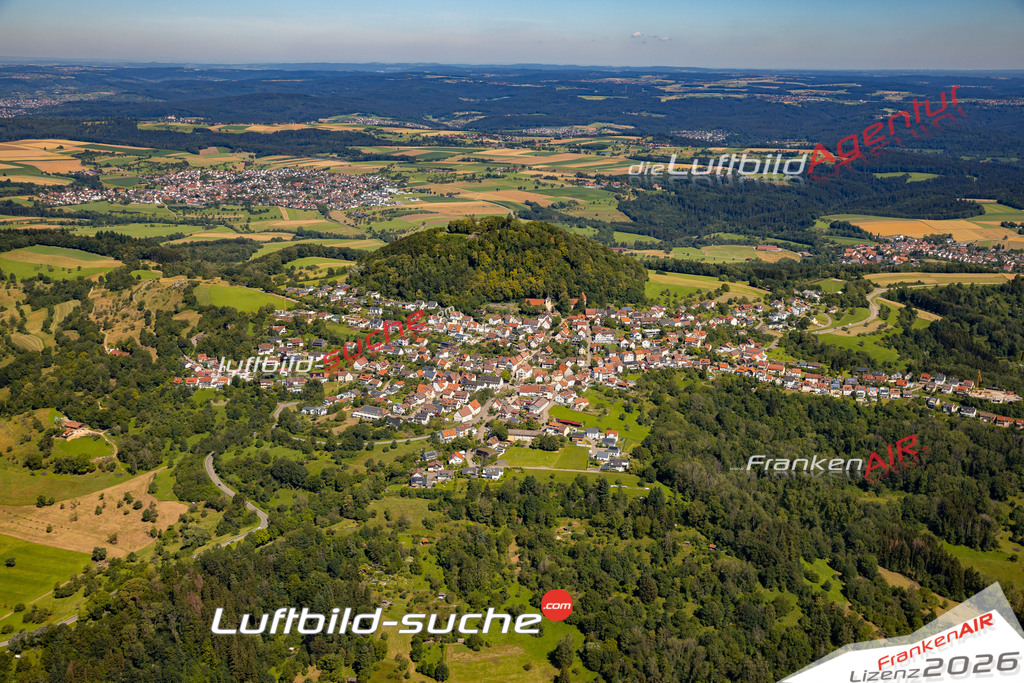 Das Luftbild zeigt : Hohenstaufen Göppingen - Die Luftaufnahme wurde 2024 vom UL-Flugzeug aus erstellt ( keine Drohne ) - Hochauflösende Luftaufnahme - Für grossformatige Ausdrucke geeignet. Die Geschenkidee !Mit Lizenz und Bildrechte bestellbar