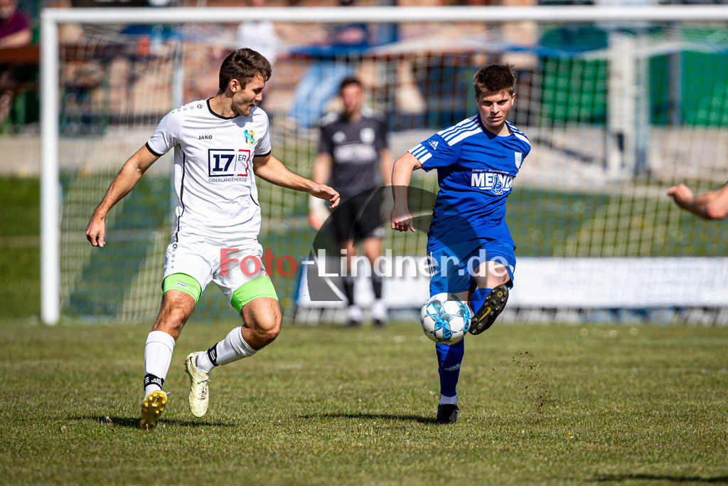 SG Hungerbach vs SV Eurasburg-Beuerberg | Meisterrunde Kreisklasse Gruppe C, SG Hungerbach vs SV Eurasburg-Beuerberg, 20240427,
Benedikt STUMPF (SVEB 15) in Aktion,
2024-04-27 in Oberhasuen (Sportplatz Oberhasuen)
11 Simon STRASSER (SGH 11), 15 Benedikt STUMPF (SVEB 15)
Copyright: WolfgangxLindner www.foto-lindner.de