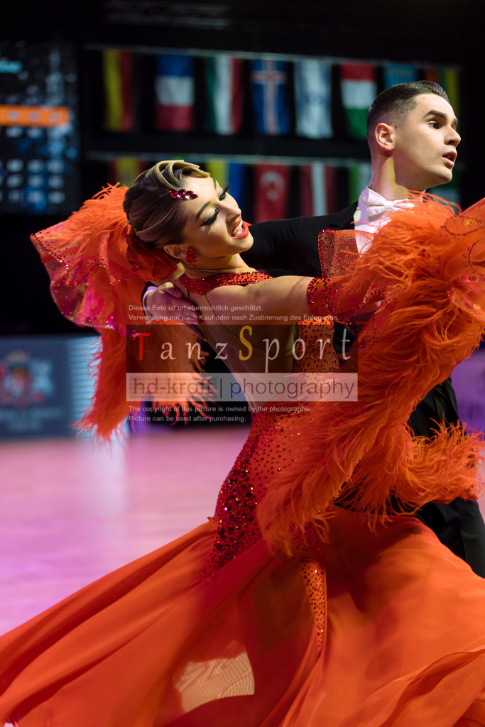 20241215_WDSF_Int_Open_Std-Riga-8896 | Tanzsportbilder, Standardtanz, Lateintanz, WDSF, DTV, LTVB, dancecomp, goc, hessen tanzt, blaues band der spree, walzer, tango, wiener walzer, slowfox, quickstepp, samba, rumba, cha-cha-cha, paso doble. jive, hd-kroft photography, turniertanzsport