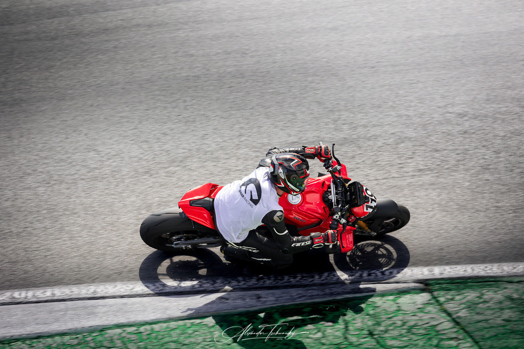 Ducati Trackday Hockenheimring 2026 | Entdecken Sie die faszinierende Welt von Alexander Tschuncky Arts: Kreative Fotografie, atemberaubende Automobilkunst und hochwertiger Bilderdruck. Lassen Sie sich inspirieren! - Realisiert mit Pictrs.com