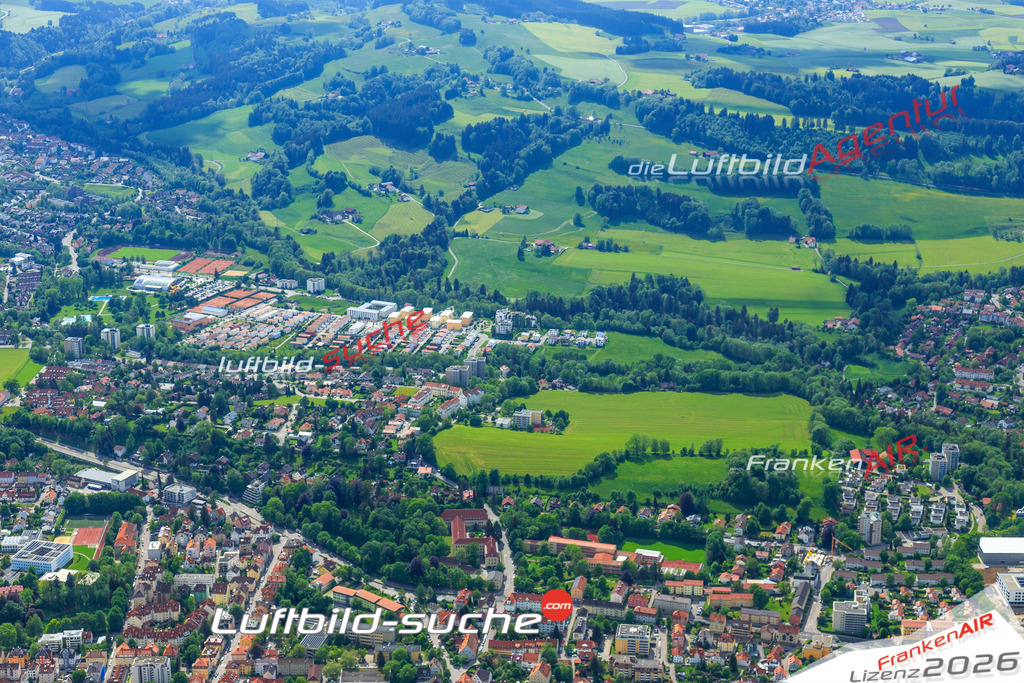 Die Luftaufnahme der Stadt Kempten Allgäu wurde vom UL-Flugzeug heraus erstellt ( keine Drohne )- hohe Auflösung für beste Qualität