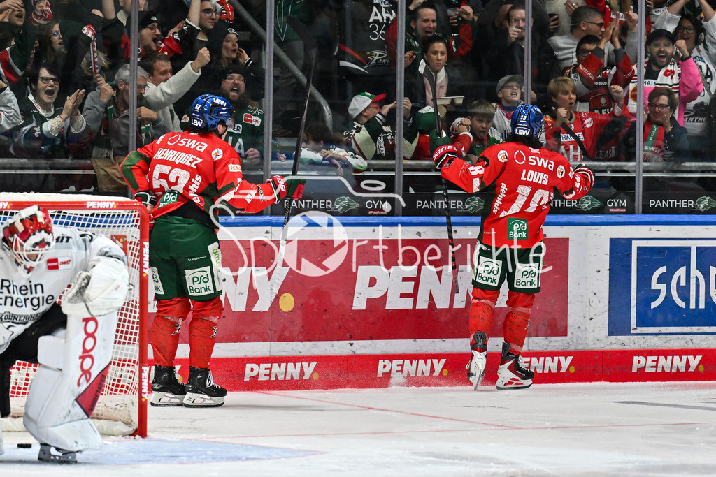 Augsburger Panther - Kölner Haie | Jubel der Panther nach dem Treffer zum 1-1 durch Anthony LOUIS (Augsburger Panther #18) / Tor / Torschuetze / Freude / Happy / DEL: Augsburger Panther - Kölner Haie; Curt Frenzel Stadion am 26.09.2025