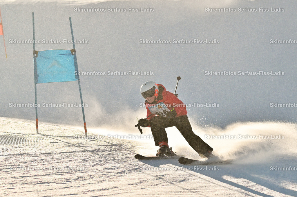 SRF_25.12.2025_0345 | Skirennfotos,Serfaus,Fiss,Ladis,Kinderskirennen,Winter,Tirol,Oberland,skirace,SFL,feelfree,weil wir's genießen,ski,Ski,skifahren,Sonnenplateau, - Realisiert mit Pictrs.com