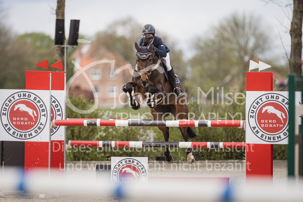 230426_HofSosath_M1-Spr-991 | Deine schönsten Turniermomente als professionelle Fotos! Entdecke hochwertige Pferdesport-Fotografie im Online-Shop. Jetzt Fotos finden & bestellen!