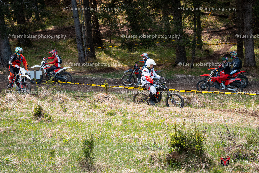 fuernholzer_250501-C2-262 | Fotografische Impressionen von der Red Stag Enduro Extreme by fuernholzer-photography.com. Endurosport in Österreich fotografisch festgehalten von fuernholzer. Auftragsfotografie für Private, Gewerbefotos und Industriefotografie. Eventfotografie, Sportfotografie und Motorsportfotografie. Anbieter von Fotoworkshops, Fototraining, fotografischen Vorträgen und Fotoseminaren.