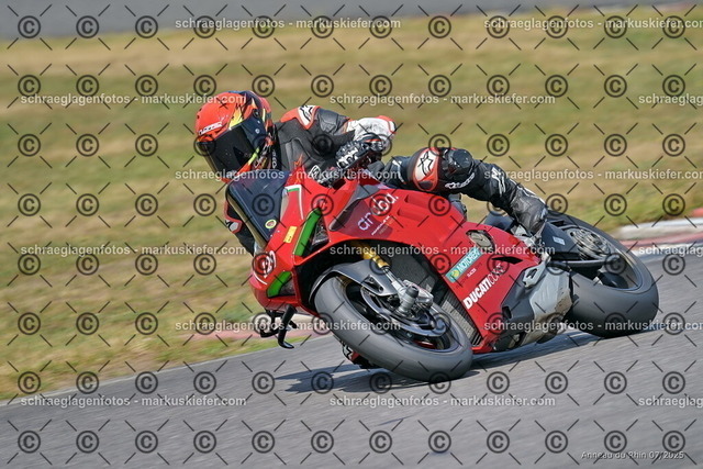 25bt04-1800 | markuskiefer.com - Realisiert mit Pictrs.com