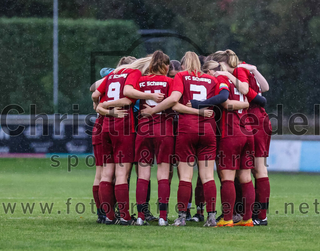 2023-10-14_011_FC_Schwaig_gegen_SV_Schechen | Oberding, Deutschland, 14.10.2023:
Fußball, Bezirksliga 2023 / 2024, 6. Spieltag, FC Schwaig gegen SV Schechen, Endergebnis: 4:3

Lola Ascher (FC Schwaig, #9), Nora Alisch (FC Schwaig, #4), Franziska Lommer (FC Schwaig, #3), Christina Lommer (FC Schwaig, #7)

Foto: Christian Riedel / fotografie-riedel.net