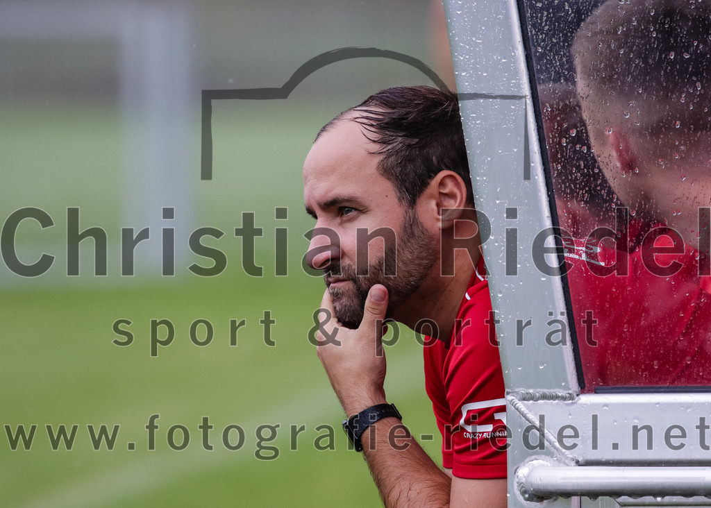 2023-07-29_079_FC_Finsing_gegen_SC_Kirchasch | Finsing, Deutschland, 29.07.2023:
Fußball, Kreisliga 2023 / 2024, 1. Spieltag, FC Finsing gegen SC Kirchasch, Endergebnis: 0:2

Trainer Thomas Bonnet (FC Finsing)

Foto: Christian Riedel / fotografie-riedel.net