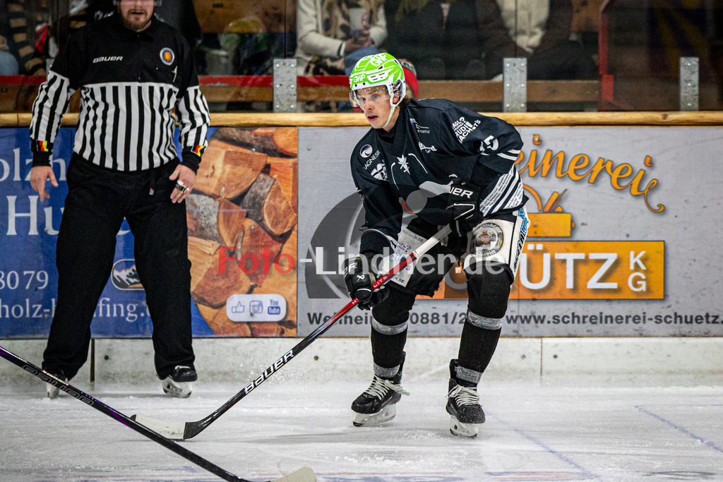 TSV Peißenberg MINERS gegen HC Landsberg RIVERKINGS | Eishockey Bayernliga Herren Vorrunde 2024/25, TSV Peißenberg MINERS gegen HC Landsberg RIVERKINGS, 20241108,Ryan MURPHY (MINERS 15) in Aktion, Freisteller,2024-11-08 in Peißenberg (Eisstadion Peißenberg)Ryan MURPHY (MINERS 15)Copyright: WolfgangxLindner foto-lindner.de