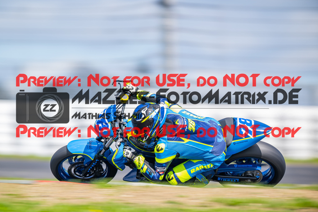 MaZZes-Fotomatrix-20260905-642537 | TWIN