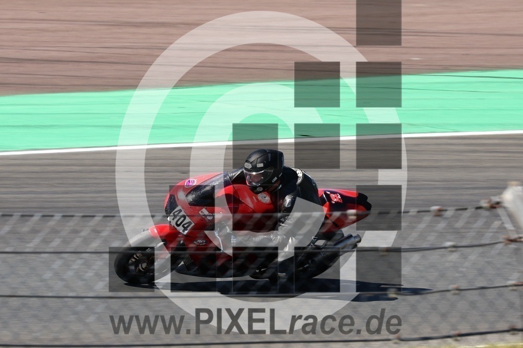 0404-20240513_04381 | Schöne Erinnerungen an spannende Momente - das festzuhalten ist unser Job. PIXELrace.de ist seit 2003 auf den Rennstrecken Europas unterwegs um die Action draußen beim Fahren und die wunderbare Stimmung imm Fahrerlager für euch einzufangen.
