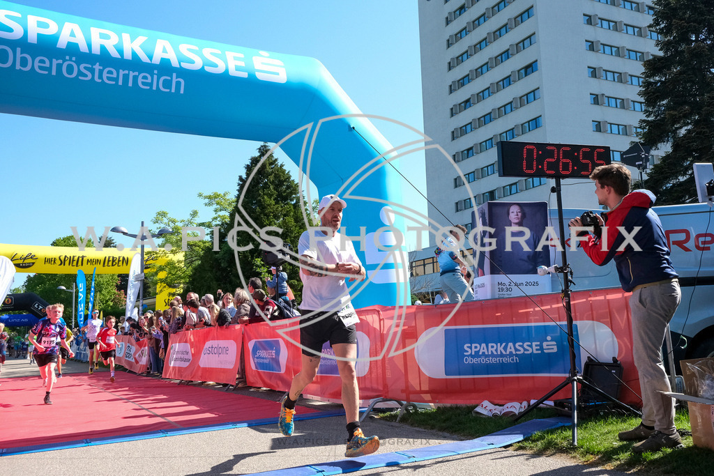 ..... | LINZ,AUSTRIA,27.April 24, Int. 3 Brückenlauf Linz  , Image shows: Photo: WAPICS / Michael ring