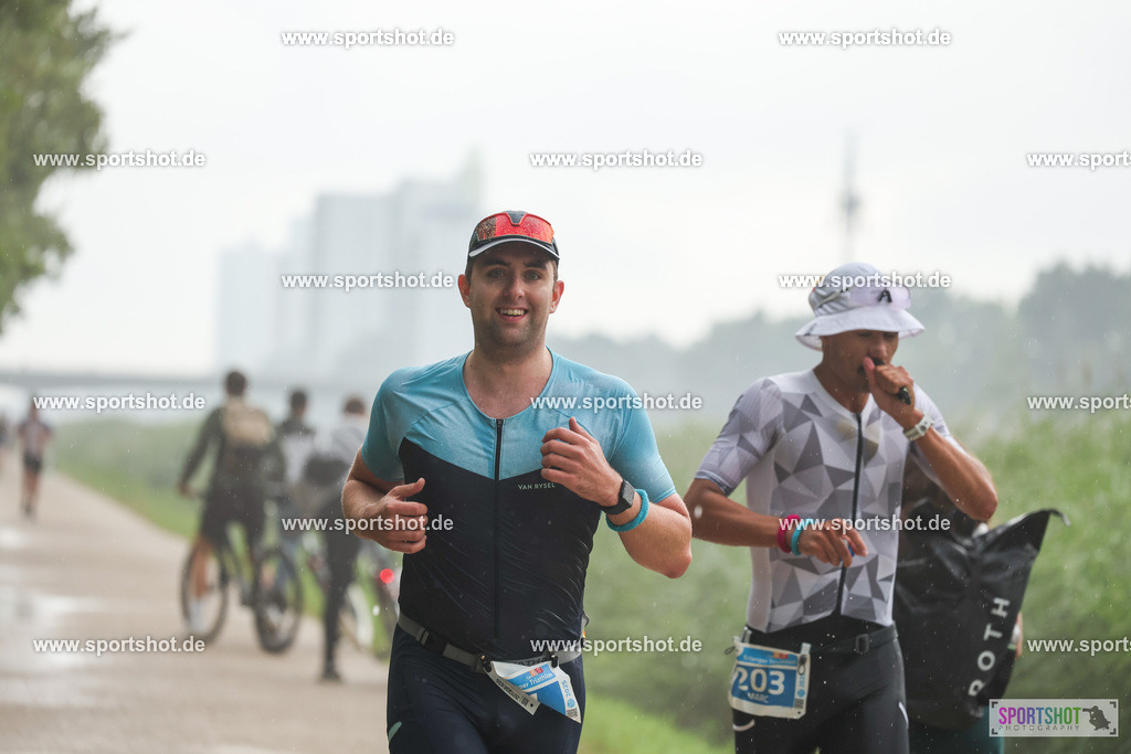 LUR_1006 | 34. M-net Erlanger Triathlon 2025 #erlangertriathlon  #mnettriathlon2025 #mnettriathlon #team #olympischedistanz #mitteldistanz #triathlon #maindonaukanal  #erlangertriathlon2025 #yourpictrs #tv1848 #tv1848erlangen  #triathlonbayern #sportinerlangen #demsportverbunden #sportshot_your_pictrs Copyright: www.sportshot.de