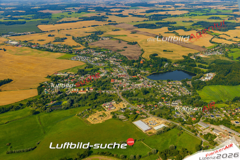 Vs Google Maps Satow - Die Luftaufnahme wurde 2025 vom UL-Flugzeug heraus erstellt ( keine Drohnenaufnahme ) - Hochauflösende Luftaufnahme - für Wandbilder und großformatige Ausdrucke geeignet. Das besondere Geschenk!Hier alle&nbsp;Infos zur Lizenzierung der LuftaufnahmeWir fliegen auch dieses Jahr wieder in Ihre Region um Luftbilder zu erstellen.- Luftbild anfragen