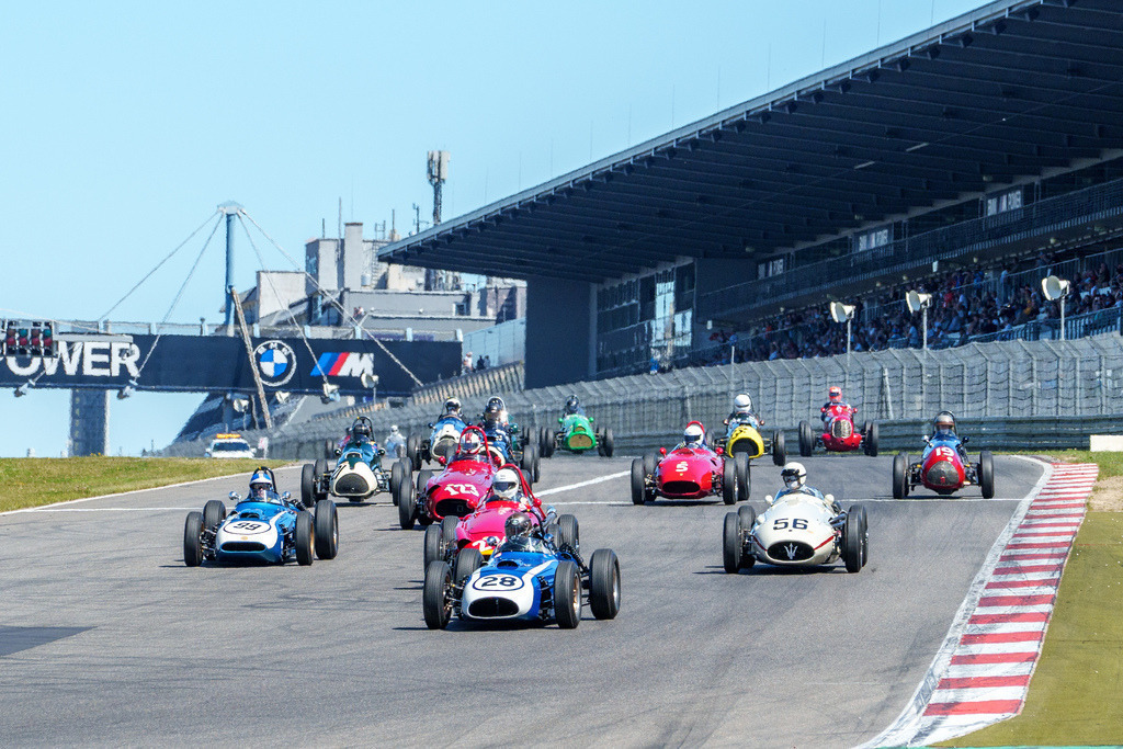 Belmot Oldtimer Grand Prix 2024 | 10.08.2024 Belmot Oldtimer Grand Prix 2024, Nürburgring,Deutschland, Bild: Start der Grand Prix Fahrzeuge von 1925 bis 1966 - Realisiert mit Pictrs.com