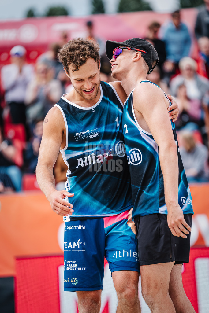 Beachvolleyball | Männer | German Beach Tour 2024 | Tourstop Bremen | 08.06.2024 | v.l. Eric Stadie und Mio Wüst
