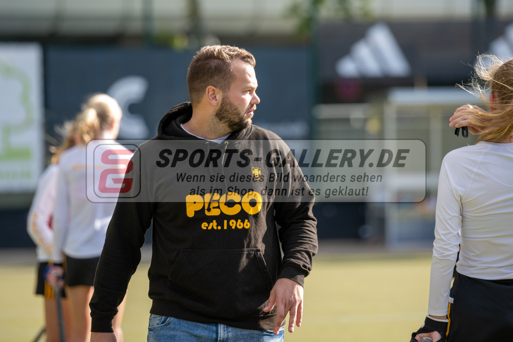 SFE_20231021_0020 | Deutsche Meisterschaft Weibliche U16 Halbfinale Düsseldorfer HC - Harvestehuder THC am 21.10.2023 in Köln (Düsseldorfer Hockeyclub 1905 e.V.), Photo: Stephan Fehrmann 2023 (Sports-Gallery)
