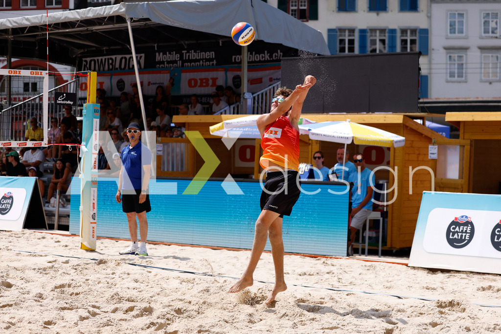 Obi BeachTour 2026 - Basel | BASEL, SWITZERLAND - JULY 17: SIMON LEFFLER (SUI) during the Obi BeachTour 2026 match between ALLEMANN / LEFFLER (SUI) and FURRER / WYMANN (SUI) at Barfüsserplatz on July 17, 2026 in Basel, Switzerland. - Realisiert mit Pictrs.com