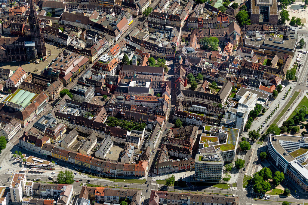4033427 | FREIBURG IM BREISGAU 30.06.2020 Stadtansicht des Innenstadtbereiches im Ortsteil Altstadt in Freiburg im Breisgau im Bundesland Baden-Württemberg, Deutschland. Weiterführende Informationen bei: Stadt Freiburg im Breisgau. // City view on down town in the district Altstadt in Freiburg im Breisgau in the state Baden-Wuerttemberg, Germany. Further information at: Stadt Freiburg im Breisgau. Foto: Gerhard Launer