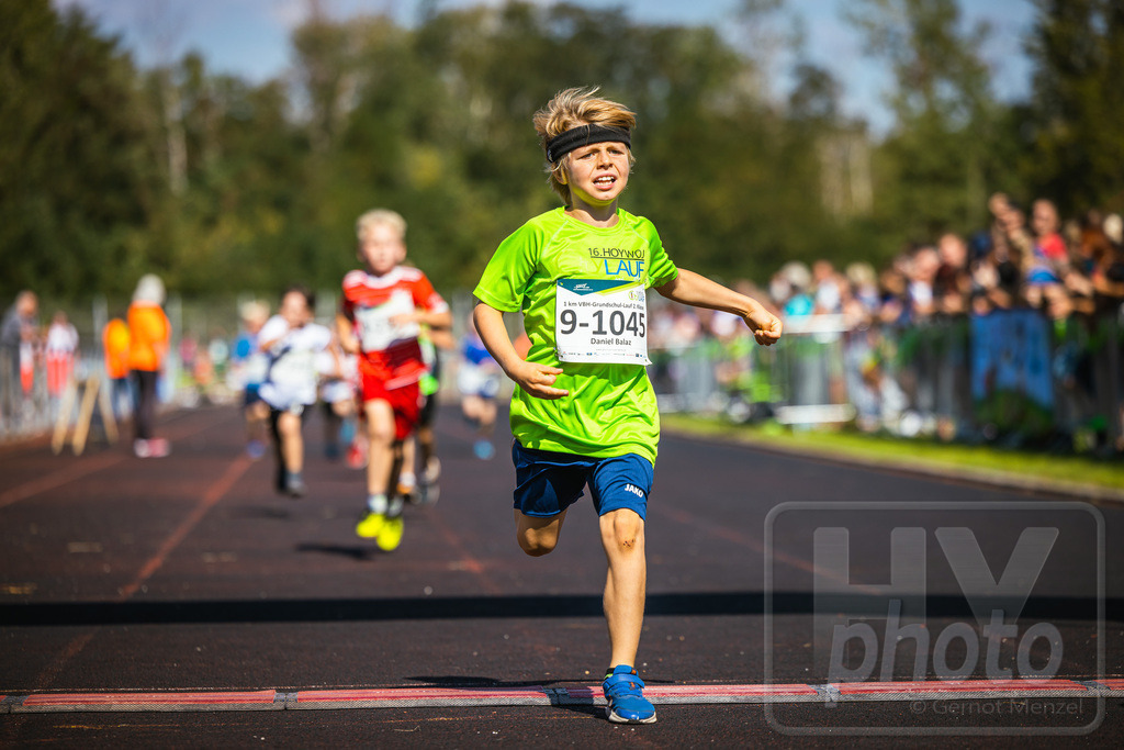 16. Hoywoj-CityLauf im Sportforum Hoyerswerda - 16.09.2023 | 1km VBH-Grundschul-Lauf 2. Klassen - Realisiert mit Pictrs.com