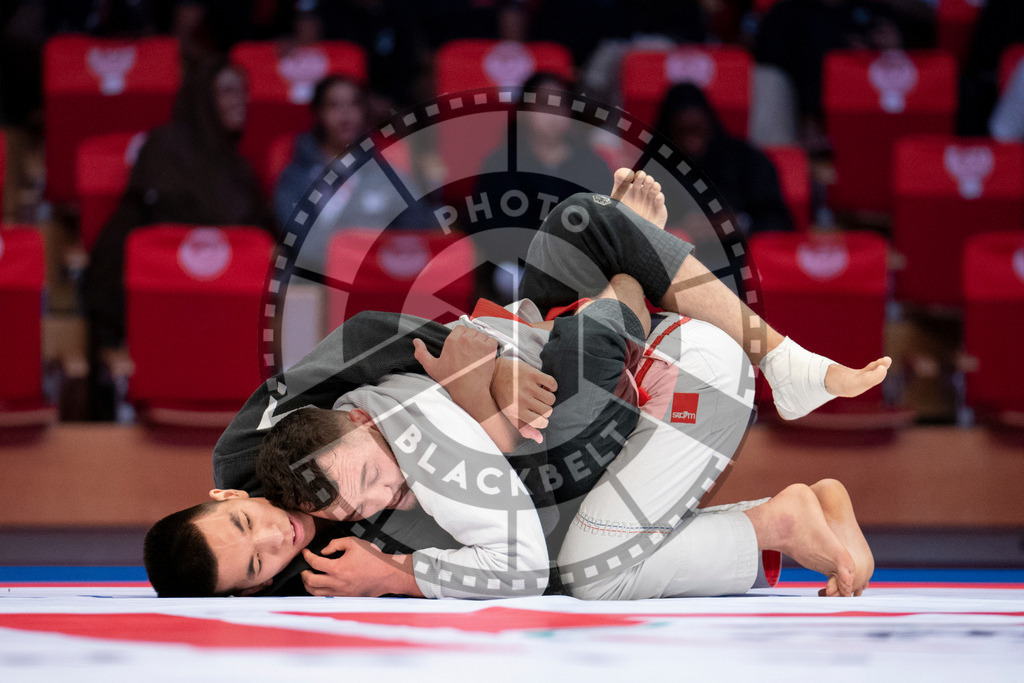 20231108PBB1773 | Fighters compete during the AJP World Professional Championship in the Mubadala Arena in Abu Dhabi, Arab United Emirates, on November 8, 2023.