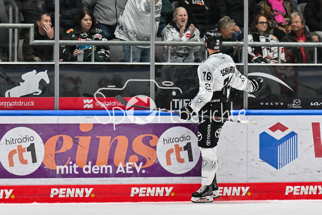 Augsburger Panther - Kölner Haie | Jubel der Haie nach dem Treffer zum 2-2 durch Nate SCHNARR (Kölner Haie 76) / Tor / Torschuetze / Freude / Happy / DEL: Augsburger Panther - Kölner Haie; Curt Frenzel Stadion am 26.09.2025