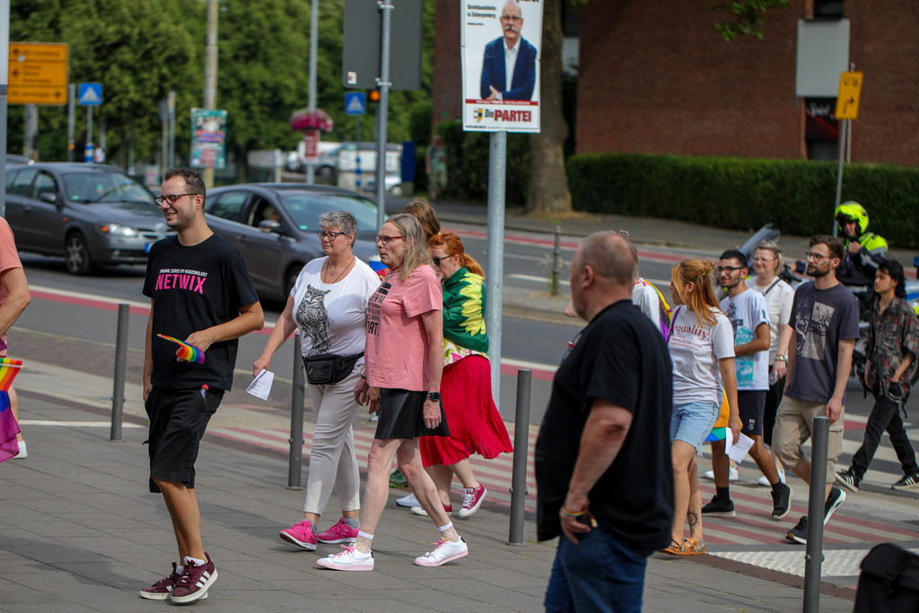CSD_Moers_190725_076 | Bildergalerie von Sport-Ereignissen aber auch von weiteren spannenden Dingen - nicht nur vom Niederrhein. In Anlehnung an den bekannten Spruch von Hanns Dieter Hüsch heißt das Motto: "Niederrhein ist überall".  - Realisiert mit Pictrs.com