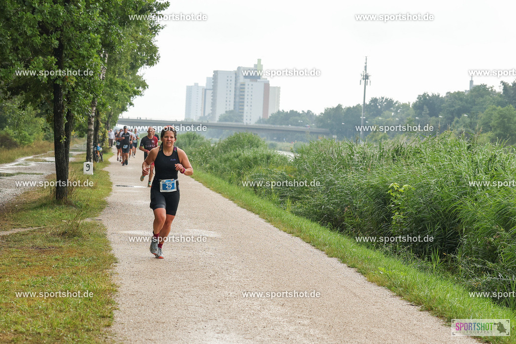 LUR_1459 | 34. M-net Erlanger Triathlon 2025 #erlangertriathlon  #mnettriathlon2025 #mnettriathlon #team #olympischedistanz #mitteldistanz #triathlon #maindonaukanal  #erlangertriathlon2025 #yourpictrs #tv1848 #tv1848erlangen  #triathlonbayern #sportinerlangen #demsportverbunden #sportshot_your_pictrs Copyright: www.sportshot.de