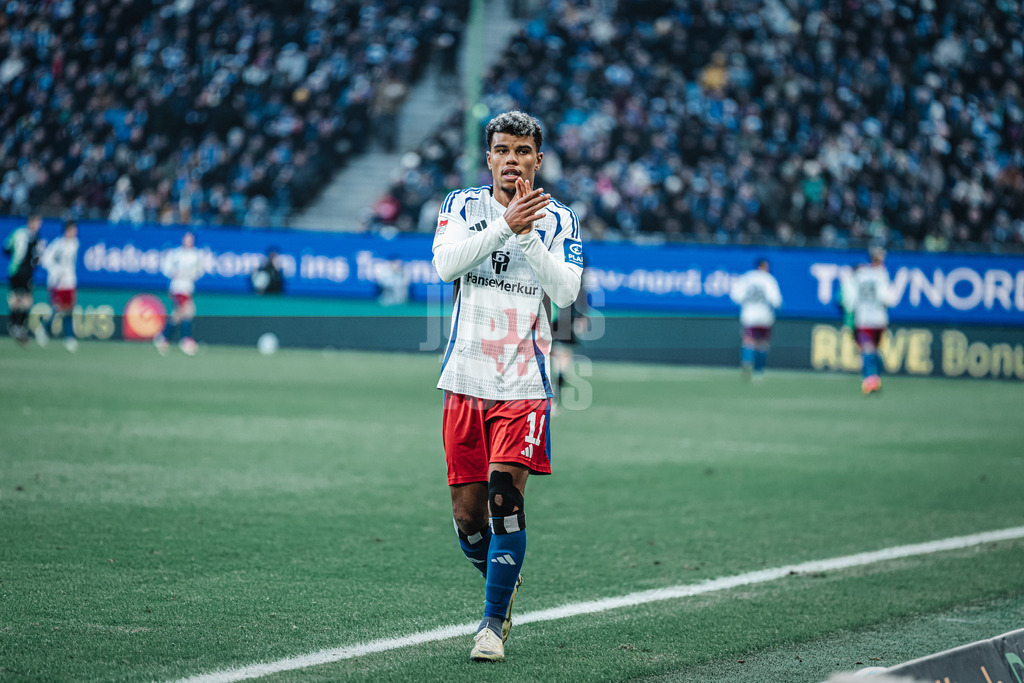 Fußball | Männer | Saison 2024/2025 | 2. Fußball-Bundesliga | 20. Spieltag | Hamburger SV vs. Hannover 96 | 02.02.2025 | Ransford Königsdörffer (#11, HSV) nach seiner Auswechslung