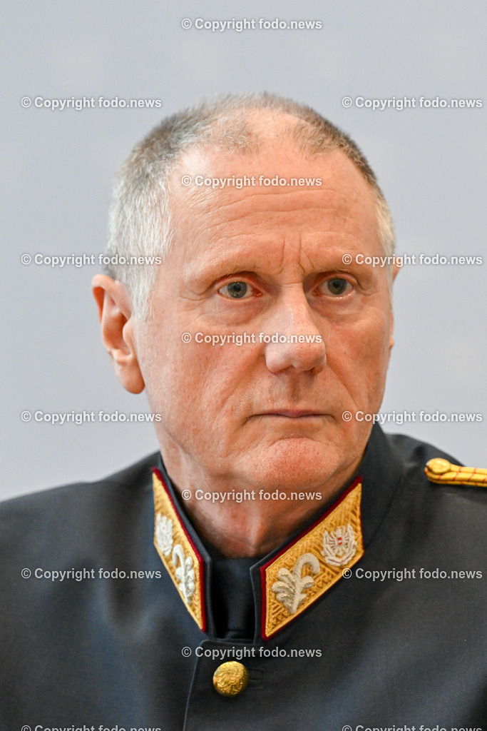 Pressekonferenz LPD Ooe_ Gemeinsam Sicher mit der Pyrotechnik_ 04.12.2023-4 | 04.12.2023, Landespolizeidirektion Oberoesterreich, AUT, Pressekonferenz LPD Ooe, Kampagnenpraesentation - Gemeinsam Sicher mit der Pyrotechnik, im Bild Rudolf Keplinger (Landespolizeidirektor Ooe Stv.)