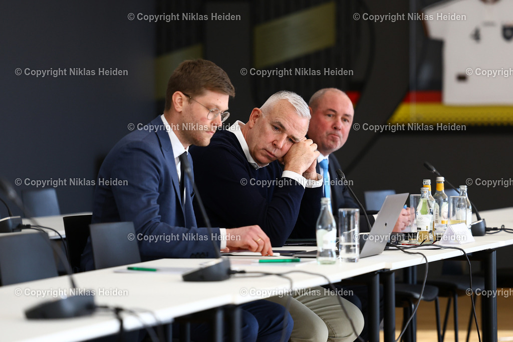 NH_News_DFBBundesgericht_Frankfurt_28022025 | Dirk Zingler (Präsident, 1. FC Union Berlin) beim Bundesgericht des Deutschen Fußball-Bundes (DFB) im DFB-Campus in Frankfurt am Main. Dort verhandelte das DFB-Bundesgericht am Freitag mündlich die Berufungen von Union Berlin, Holstein Kiel und dem FC St. Pauli gegen das vorangegangene Urteil des DFB-Sportgerichts zum Einspruch des VfL Bochum gegen die Spielwertung des am 14. Dezember 2024 ausgetragenen Bundesligaspiels beim 1. FC Union Berlin.News/Stock I DFB-Campus I Verhandlung DFB-Bundesgericht I 28.02.2025