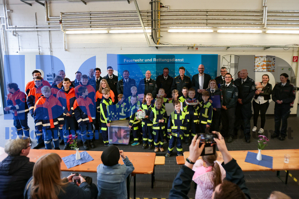 SES_KINFEU20250503-11 | bond - Realisiert mit Pictrs.com