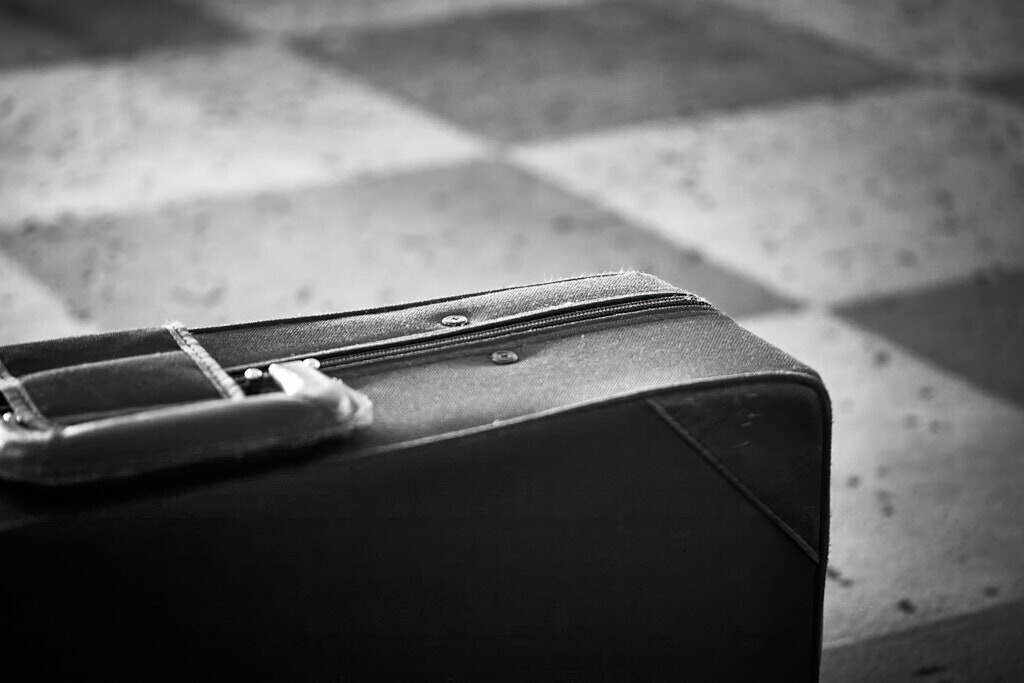 Nur mit einem Koffer 1 | Ich erzähle Geschichten als Autor und als Fotograf. Hier finden Sie hochwertige Naturfotografie, Reisefotografien und Bilder aus dem urbanen Lebensraum.  - Realisiert mit Pictrs.com