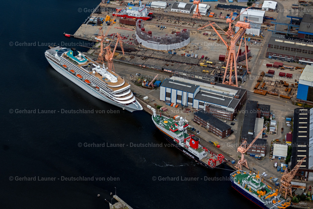 4038475 | EMDEN 09.08.2020 Kreuzfahrt- Passagier- und Fahrgast- Schiff " Amera " in der Werft Zum Zungenkai in Emden im Bundesland Niedersachsen, Deutschland. Weiterführende Informationen bei: Emder Werft und Dock GmbH,  Phoenix Reisen GmbH. // Cruise and passenger ship " Amera " on dock in Emden in the state Lower Saxony, Germany. Further information at: Emder Werft und Dock GmbH,  Phoenix Reisen GmbH. Foto: Gerhard Launer