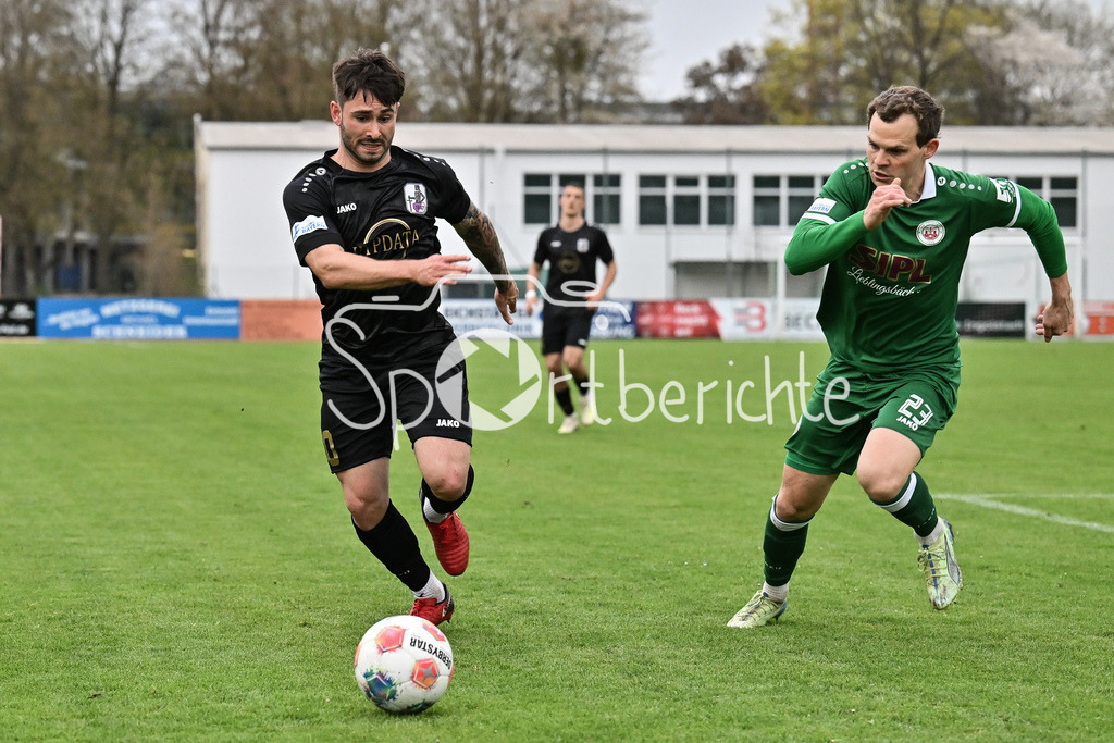 VfB Eichstätt - TSV Schwaben Augsburg | EICHSTÄTT, GERMANY - 14. APRIL: im Duell Levis SCHABER (TSV Schwaben Augsburg 30) und Florian LAMPRECHT (VFB Eichstätt 23) während dem Match zwischen dem VfB Eichstätt und dem TSV Schwaben Augsburg am 19. Spieltag der Regionalliga Bayern im Hirsch Sportpark