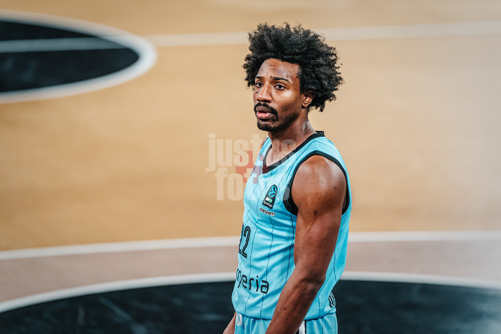 Basketball | Männer | Saison 2024/2025 | BKT EuroCup | Veolia Towers Hamburg vs. Umana Reyer Venice | 08.01.2025 | Jonathan Stove (#22, Veolia Towers Hamburg)