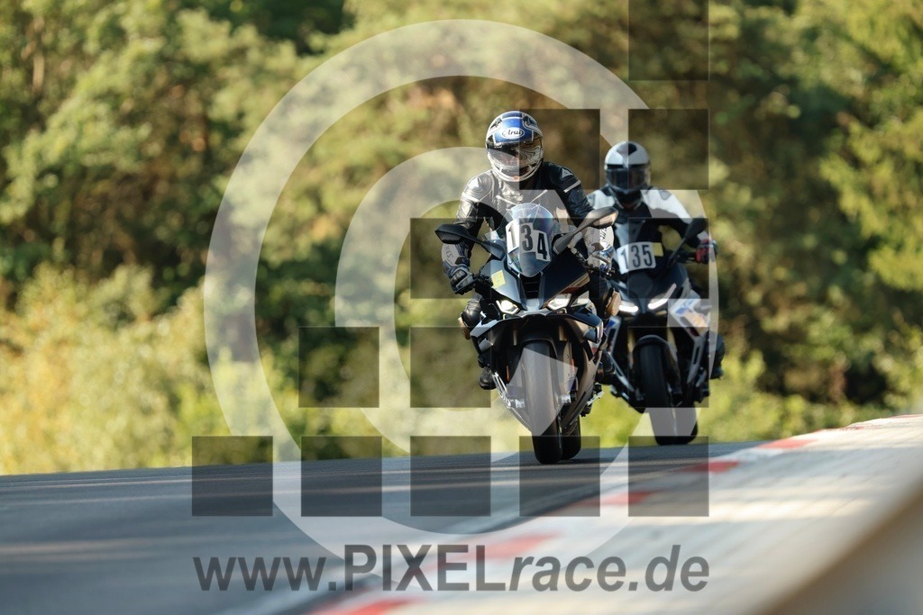 0135-20260803_01542 | Schöne Erinnerungen an spannende Momente - das festzuhalten ist unser Job. PIXELrace.de ist seit 2003 auf den Rennstrecken Europas unterwegs um die Action draußen beim Fahren und die wunderbare Stimmung imm Fahrerlager für euch einzufangen.