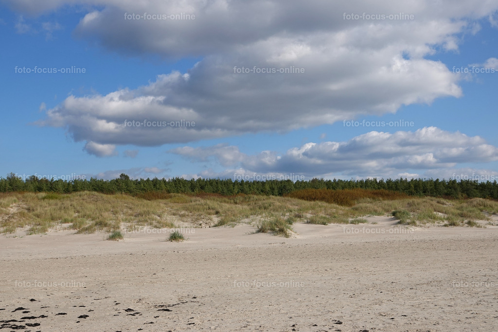 Beach attracts with unusually white and fine sand | foto-focus-online