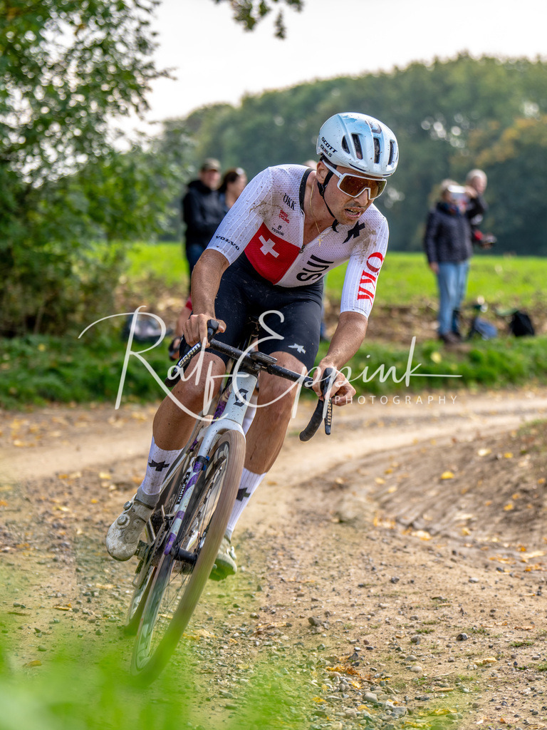 20251012_DSC03766 | Sportfotografie, Eventfotografie, Porträtfotografie, Radsport Fotograf, Triathlon Fotograf, Düsseldorf Fotograf, Köln Fotograf, Actionfotografie, Teamfotografie, Peoplefotografie, Business Portraits, Veranstaltungsfotografie, Reportagefotografie - Realisiert mit Pictrs.com