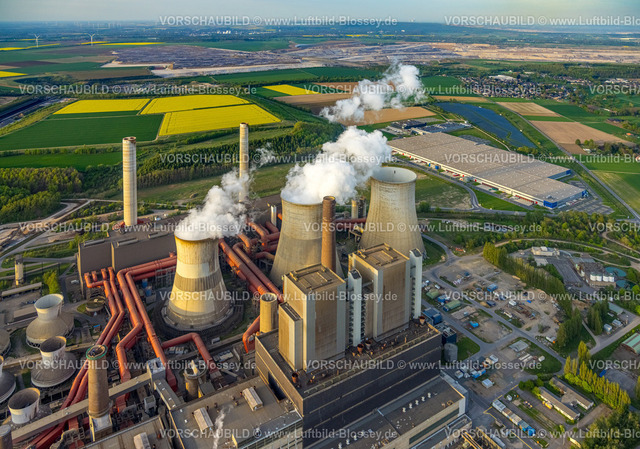 Eschweiler240403591KraftwerkWeisweiler | Luftbild, BraunkohlenKraftwerk Weisweiler, Kraftwerksstandort der RWE Power AG, Kühltürme und Rauchwolken, Wiesen und Felder mit Fernsicht, hinten der Braunkohletagebau Inden, rechts Hammer Logistik und Solarpark Inden, Weisweiler, Eschweiler, Rheinland, Nordrhein-Westfalen, Deutschland