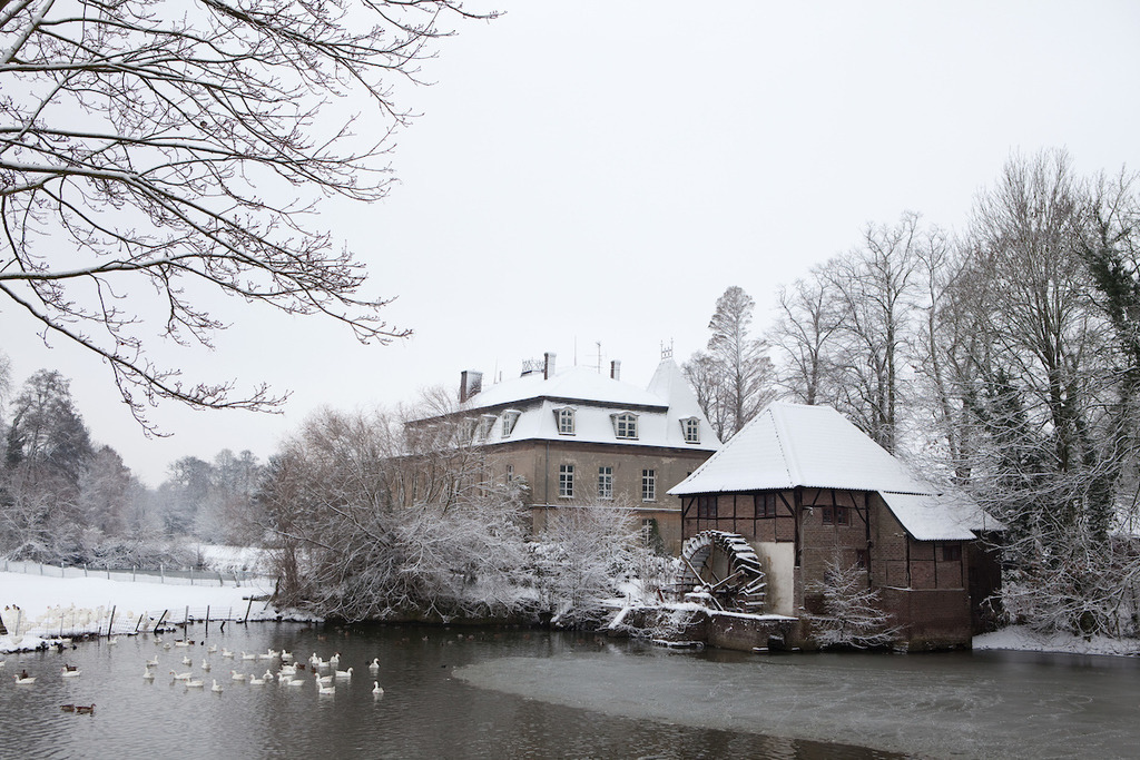 101219-061 | Europa, DEU, Deutschland, Nordrhein Westfalen, NRW, Rheinland, Niederrhein, Straelen, Haus Caen, Muehle, Historische Wassermuehle, Winter, Schnee, Kategorien und Themen, Architektur, Architektonisch, Architekturstil, Bauwerk, Gebaeude, Historisch, Architekturfoto, Architekturphoto, Architekturfotografie, Architekturphotographie, Wetter, Wetterelemente, Wetterlage, Wetterkunde, Witterung, Witterungsbedingungen, Wettererscheinungen, Meteorologie, Wettervorhersage....[Fuer die Nutzung gelten die jeweils gueltigen Allgemeinen Liefer-und Geschaeftsbedingungen. Nutzung nur gegen Verwendungsmeldung und Nachweis. Download der AGB unter http://www.image-box.com oder werden auf Anfrage zugesendet. Freigabe ist vorher erforderlich. Jede Nutzung des Fotos ist honorarpflichtig gemaess derzeit gueltiger MFM Liste - Kontakt, Uwe Schmid-Fotografie, Duisburg, Tel. (+49).2065.677997, ..archiv@image-box.com, www.image-box.com] - Realisiert mit Pictrs.com