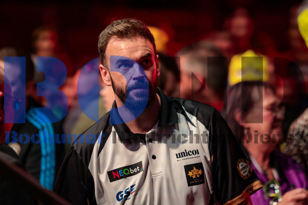 PDC European Darts Open 2024 | {headline}(Foto: Sebastian Sendlak / BOND) - Realisiert mit Pictrs.com